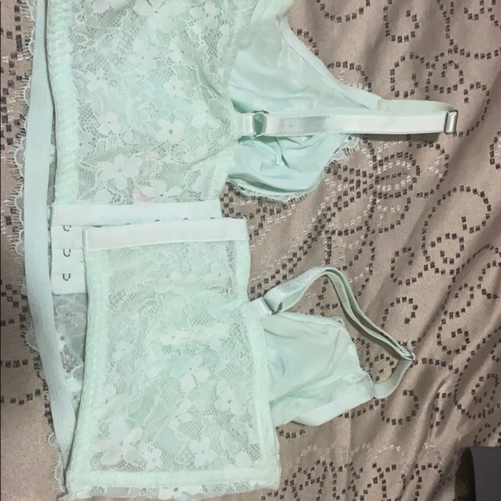Lace bra - Picture 3 of 3